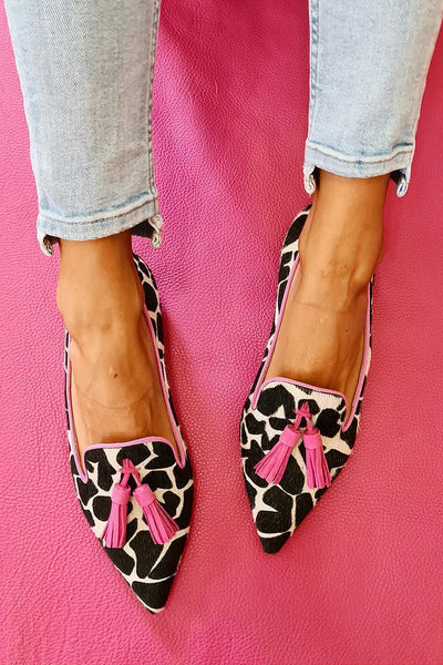 VALERIA | Elegant loafers with tapered toe and decorative tassel details