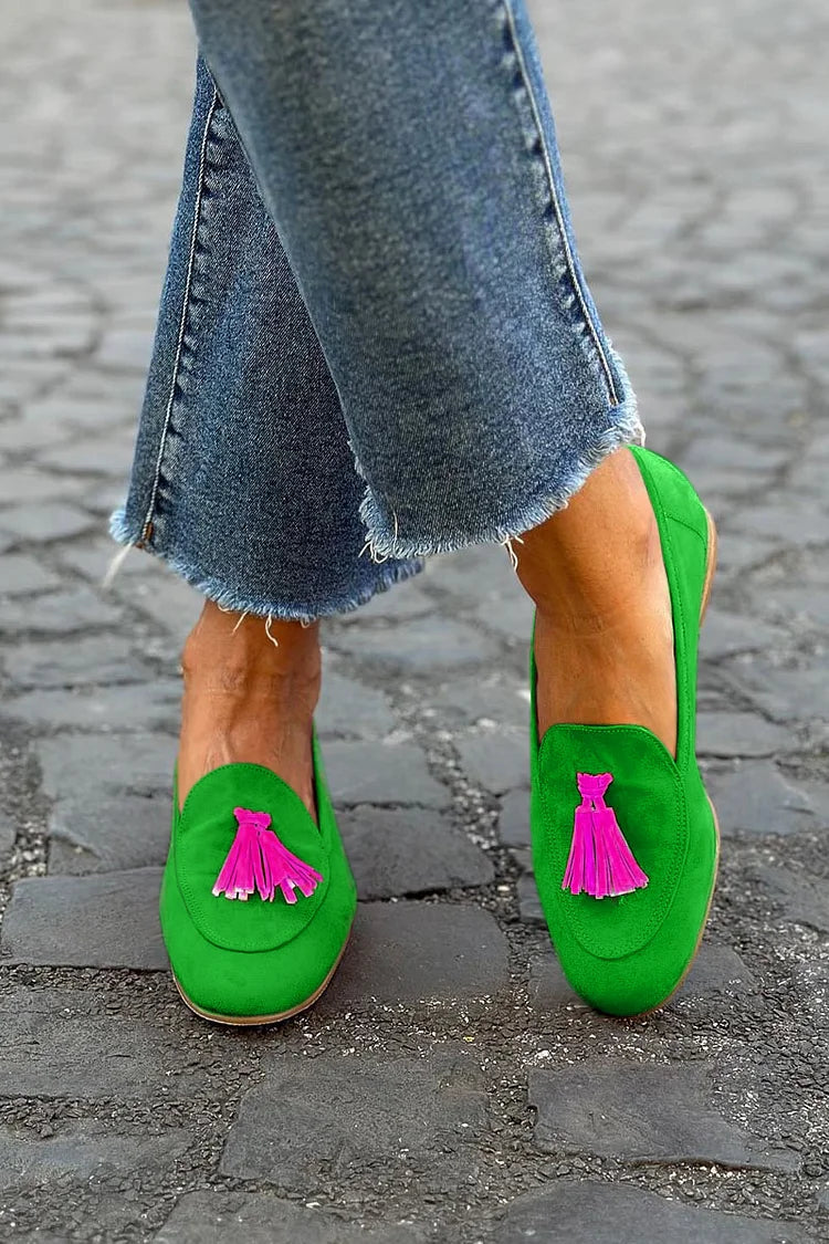 IRIS | Elegant loafers with contrasting tassels for a unique style
