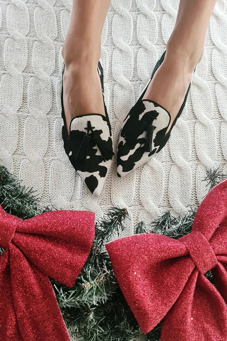 VALERIA | Elegant loafers with tapered toe and decorative tassel details