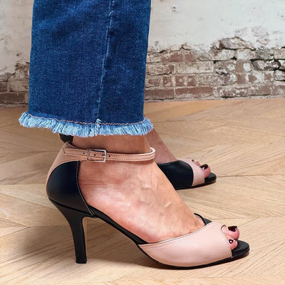 Lucy™ | Elegant pumps with a medium heel and ankle strap for a refined style