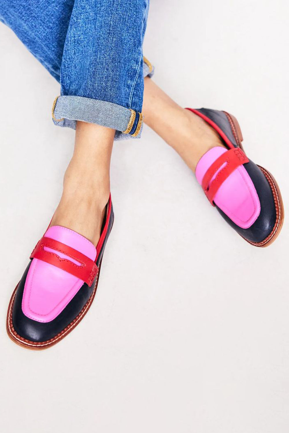 Abigail™ | Soft black loafers with vibrant coloured details for a unique style